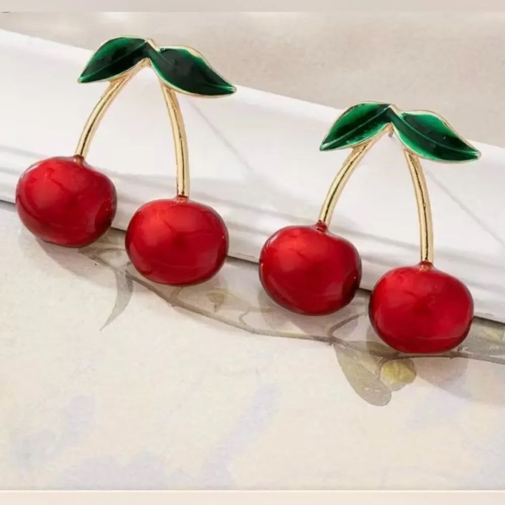 🍒 Betsey Johnson stunning cherry earrings 🍒 - Picture 2 of 6